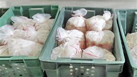 後埔戰鬥雞原料逾期　新北命令下架並暫停作業新北市府衛生局24日表示，追查「後埔戰鬥雞」連鎖炸雞排店，使用逾期生鮮雞肉製作雞排，予以罰鍰並命業者24小時內下架違規產品。（衛生局提供）中央社記者黃旭昇新北市傳真　108年1月24日