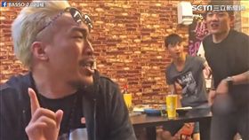 隔壁桌客人大聲拍桌嚇到BASSO。（圖／BASSO 2.0臉書授權）

