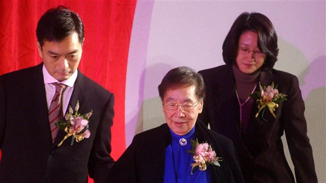 嚴凱泰讓母親大哭　這事看出母子情深