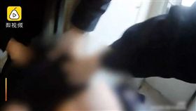 大陸,高鐵,脫衣,襲警,醉女（圖／翻攝自梨視頻）