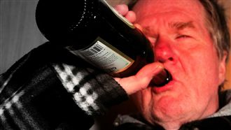 他天天喝酒「血球變大顆」醫:肝臟生病了