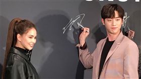 徐康俊、昆凌出席精品開幕活動。（圖／記者常朝貴攝影）