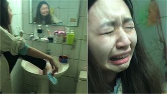 左右手慘被黏住！三秒膠妹廁所大爆哭