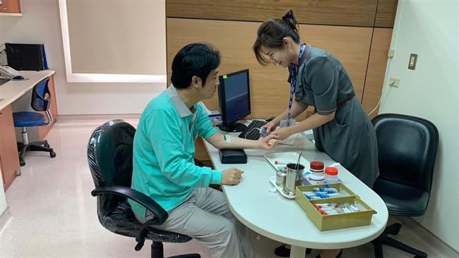 賴神PO赴成大健檢　網友問業配文嗎