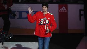 ▲大谷翔平替現身安納罕替冰上曲棍球開球。（圖／美聯社／達志影像）