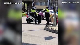 資收婦人卡馬路　暖警協助被網友讚爆