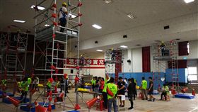 過六關斬百將！攀鋼架、扛滅火器　千人搶當中油員