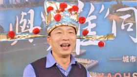 就職滿月  韓國瑜：覺得自己老很多高雄市長韓國瑜25日就職滿月，他下午頭戴財神爺官帽受訪表示，覺得自己這一個月來老很多，臉上皺紋也比以前多許多。中央社記者程啟峰高雄攝　108年1月25日