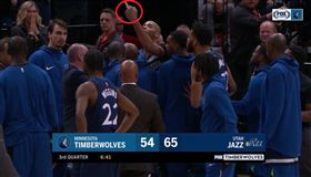 NBA／他對裁判比中指　代價77萬
NBA,明尼蘇達灰狼,Taj Gibson,中指,罰款
翻攝自推特