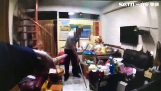 白目男棍棒襲警　棄械投降畫面曝光