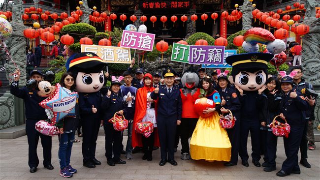 警化身童話人物　宣導犯罪預防超吸睛