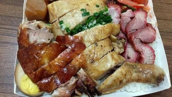 三寶飯主菜滿出餐盒外　價格難以想像