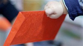 小孩拿紅包（圖／Flickr,蘋果日記）