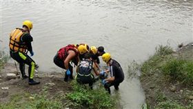 新北市，新店，碧潭，浮屍，證件，釣客