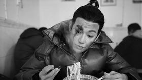 威廉眼睛遭木劍打傷爆血/翻攝自臉書