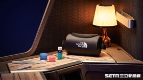 華航,全新機上盥洗包,運動品牌,60周年,The North Face,／華航提供