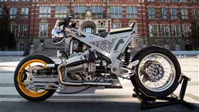 ▲M100手工訂製車。（圖／翻攝網站）