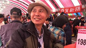 失業淪街友獲幫助　老裁縫師振作盼助人64歲裁縫師吳信道（圖）20多年來健康狀況欠佳，頻繁出入醫院，去年突然被老闆解雇，生活頓失依靠淪為街友，如今他已振作，積極打工賺錢盼能東山再起，幫助更多弱勢。中央社記者張茗喧攝　108年1月27日