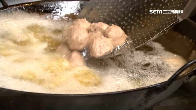 年菜趕工出貨　獅子頭每日狂炸3千顆