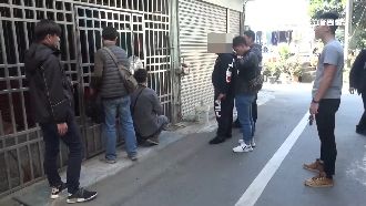 毒販藏匿「堡壘毒窟」　警破門活逮！