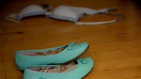 誘惑、性感、上床、做愛、脫內衣／pixabay