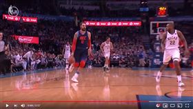 ▲『水行俠』踩歐洲步上籃。（圖／翻攝自Bleacher Report）