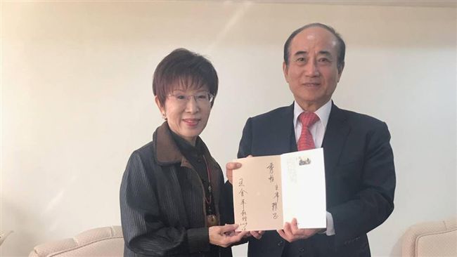 王贈新書大聊九合一　柱姐籲王這麼做