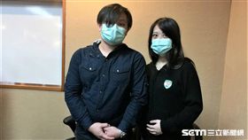 患者陳先生（左）因罹患睪丸癌導致無精症，接受北榮醫療團隊顯微取精技術成功尋得精子，經人工生殖，陳太太（右）也成功受孕。（圖／記者楊晴雯攝）