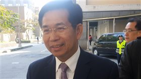 教長：預計6年內擴增2400非營利幼兒園班級教育部長潘文忠（前）28日受訪表示，為減輕家長育兒負擔，教育部去年起推動公共化幼兒園政策，預計6年內會擴增2400多個非營利幼兒園班級，將可提供6萬個名額。中央社記者王朝鈺攝　108年1月28日