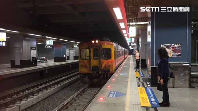高雄地下化車站爆廢氣瀰漫！台鐵回應
