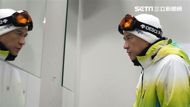 影帝澳洲滑雪險卡關　冷風直灌凍抹條