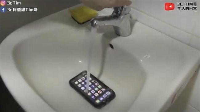 粗暴實測　愛瘋泡水重摔不怕壞靠這招