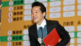 北市立委補選勝出　何志偉感謝支持者台北市第2選區立委補選，由民進黨籍何志偉當選，他27日晚間到競選總部致詞時表示，選舉結果證明，選民期待有一場正面選舉，希望以對話取代對抗，競爭取代鬥爭，再次感謝支持他的選民。中央社記者張皓安攝　108年1月27日