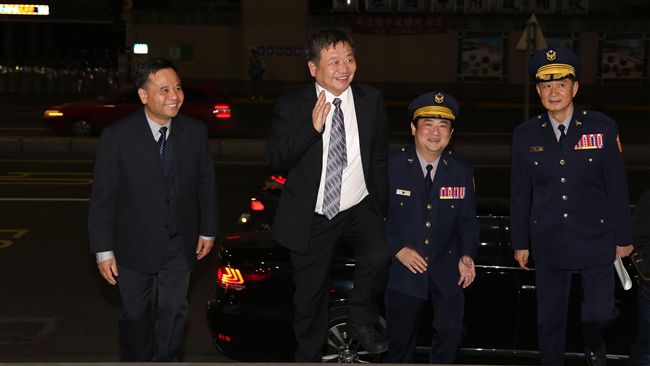 春節將至　新北議長親臨新莊分局慰勉