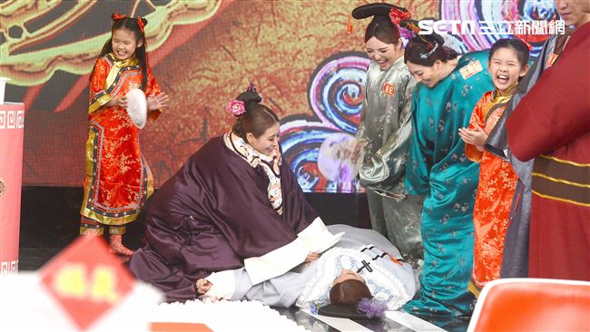右右自爆腳臭！羅志祥一聞竟暈倒在地