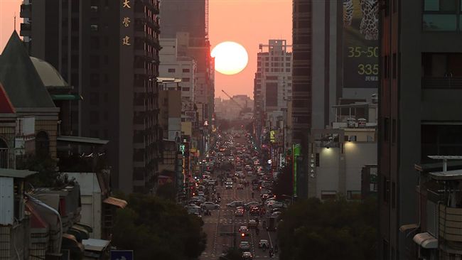 彷彿曼哈頓　青年路懸日再現美景