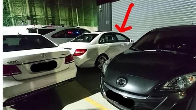 凌晨被挖醒移車！男見2台賓士超火大