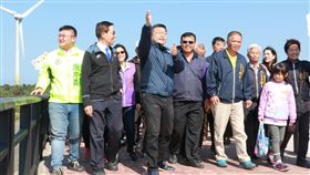 台中大安濱海自行車道估6月可完工　台中市濱海自行車道大安段預計6月可完工，立法院副院長蔡其昌（前左3）28日表示，期待透過自行車道將大安濱海休閒園區內的大安媽祖園區、龜殼生態園區等觀光區域串連，增加觀光效益。中央社記者趙麗妍攝　108年1月28日