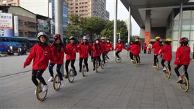 偏鄉學子拚戰獨輪車　勇闖基北宜花東（1）繼完成挑戰墾丁、南北「高雄85大樓」至「台北101大樓」的雙塔之役，高雄市杉林國中獨輪車隊28日再啟程勇闖「基北宜花東」行程，拚戰圓夢環島的最終章。中央社記者陳朝福攝　108年1月28日