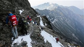 山友呼籲路線全面開放消防署竹山訓練中心山搜外聘教官歐陽台生說，過去戒嚴時期，入山證非常難辦，但只要辦下來，什麼山都可以爬，不像現在動不動就封山。（歐陽台生提供）中央社  108年1月29日