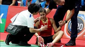 ▲瑪琳（中）前十字韌帶斷裂，至少復健半年時間。（圖／翻攝自瑪琳推特）