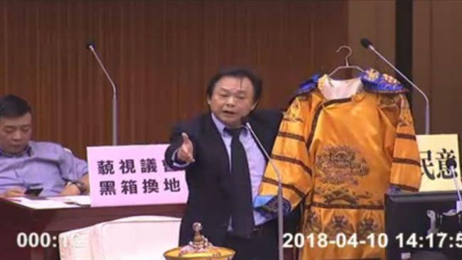 柯失眠？王世堅嗆：用我送你的「禮」