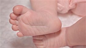 嬰兒 新生兒 腳底 虐嬰 懷孕／pixabay