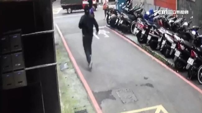 縮骨賊爬氣窗行竊！女兒熟睡渾然不知