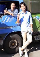 修杰楷化身一日店長為駕駛精神加油打氣。（記者邱榮吉/攝影）