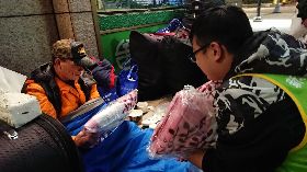 送毛毯陪圍爐　新北少年培力園寒冬送暖