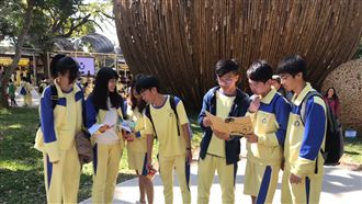 弘文高中花博校外教學　帶學生做中學