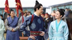 《知否知否》馮紹峰亂入台詞 逗樂趙麗穎飛踢。（LINE TV提供）