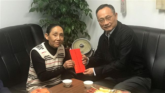 警與匪駁火殞命　警署長年前親訪遺族