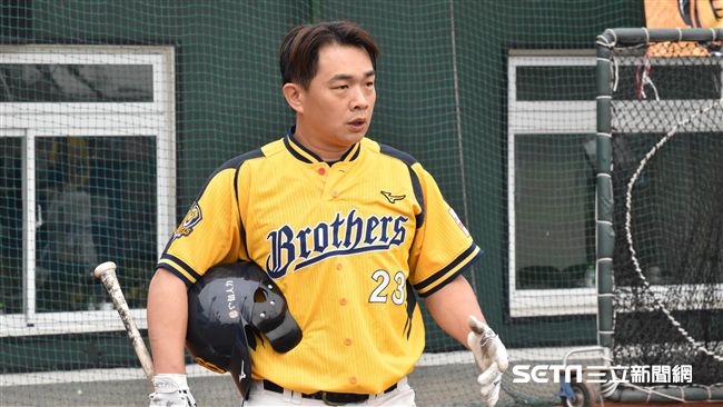 中職／黃衫精神彭政閔　人氣魅力無限